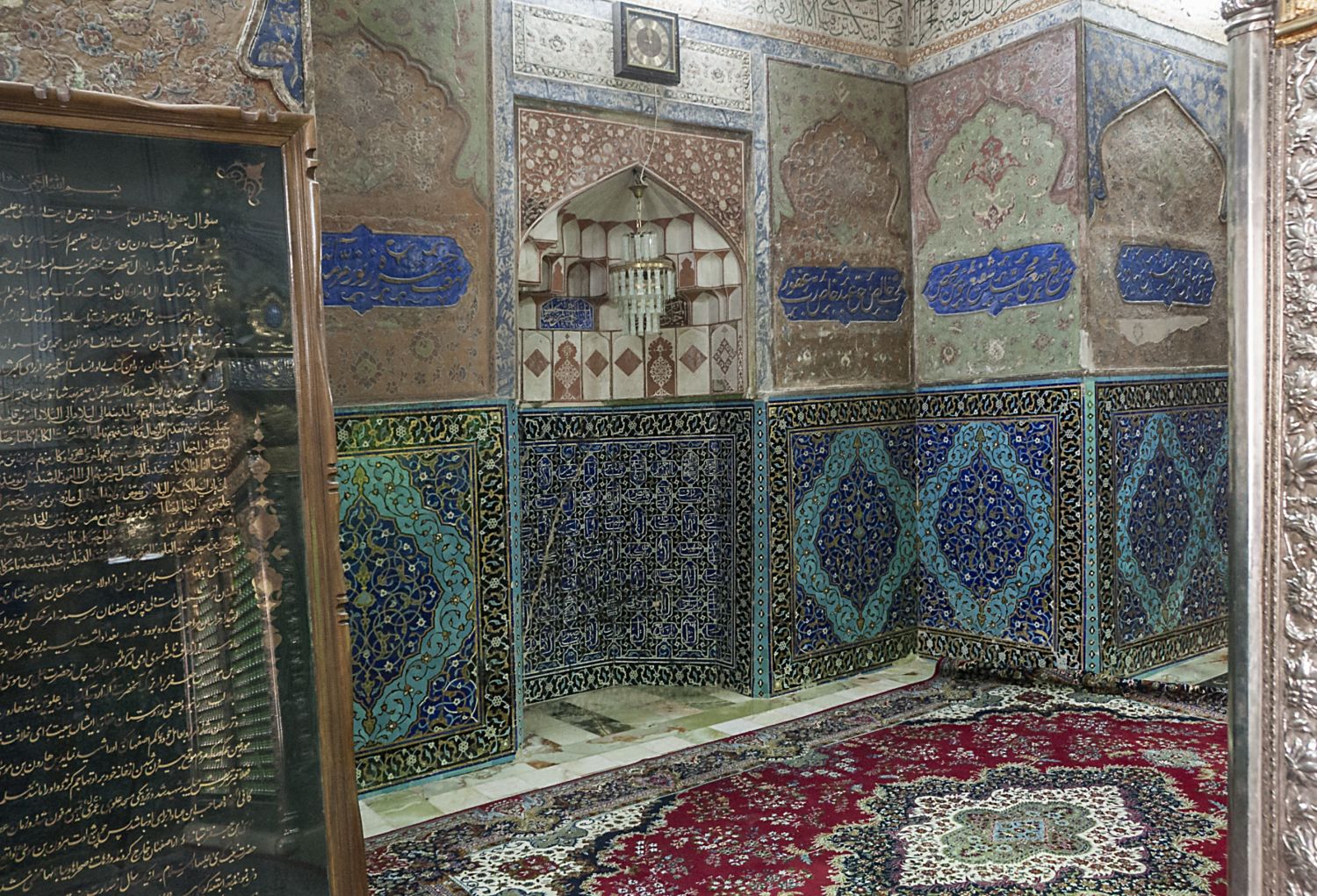Inner tomb chamber, view of mihrab.