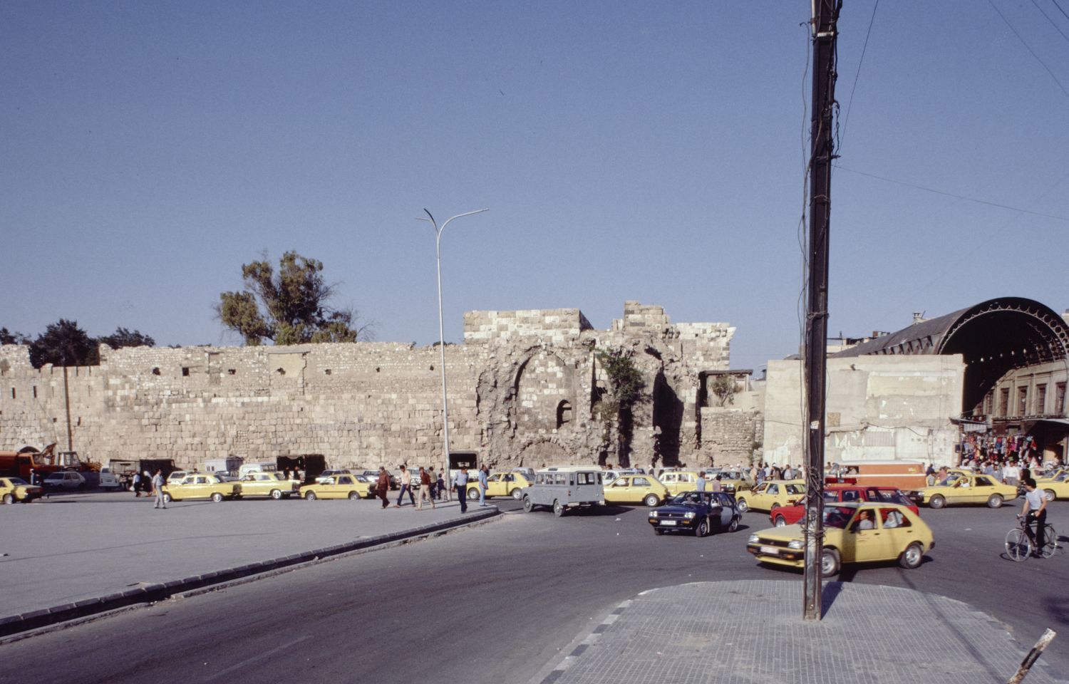 View of western wall and entrance to Suq al-Hamidiyya.
