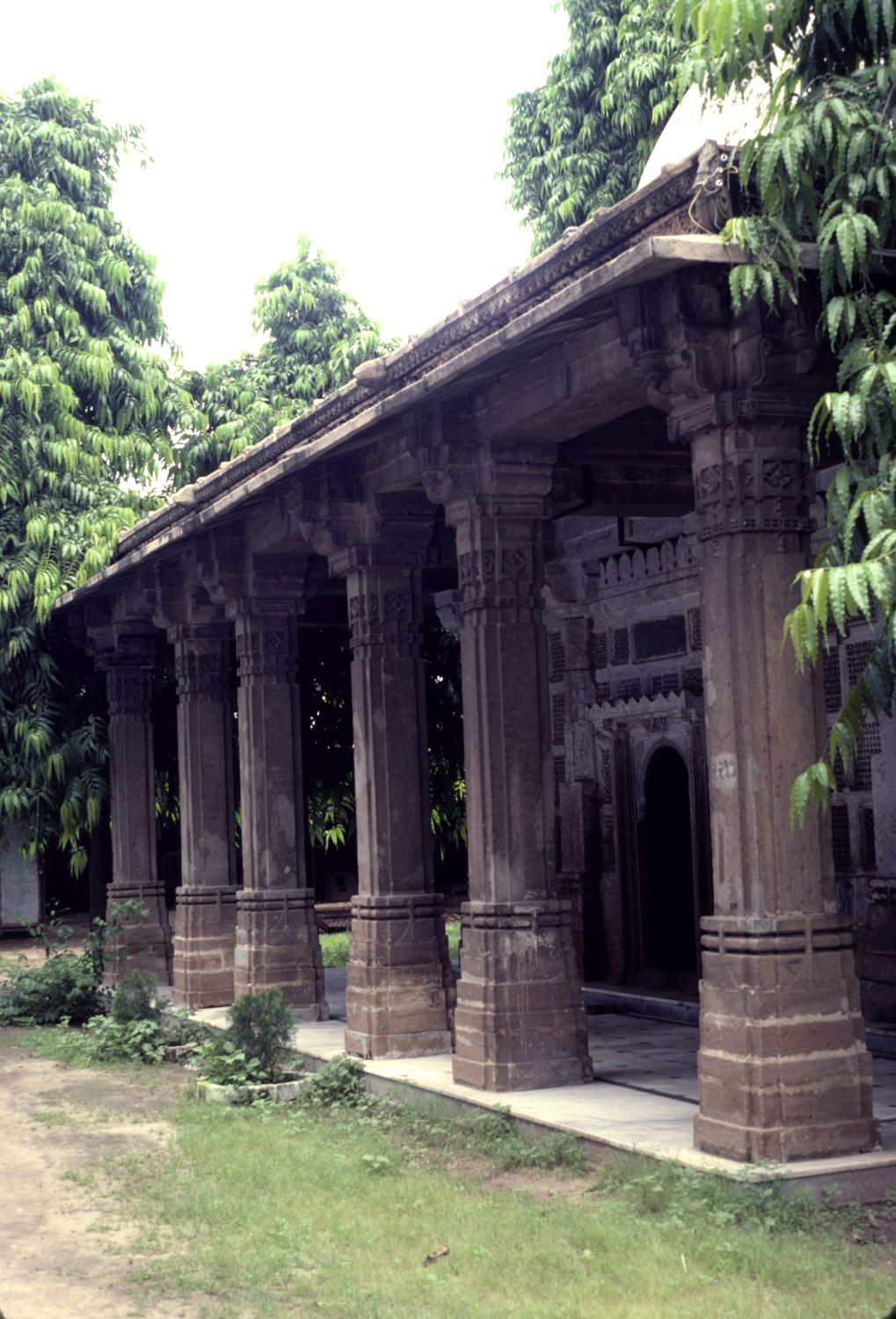 Nanha Idrus Tomb: exterior view of veranda.&nbsp;