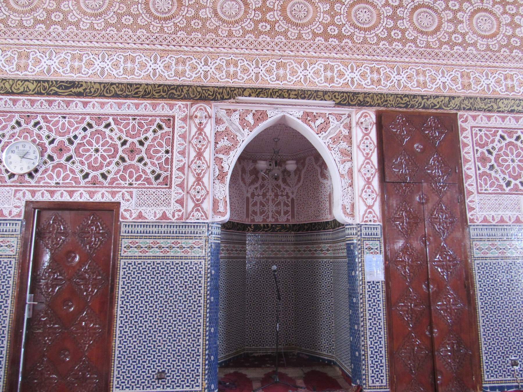 Interior view of Masjid al-Noor with qibla wall.
