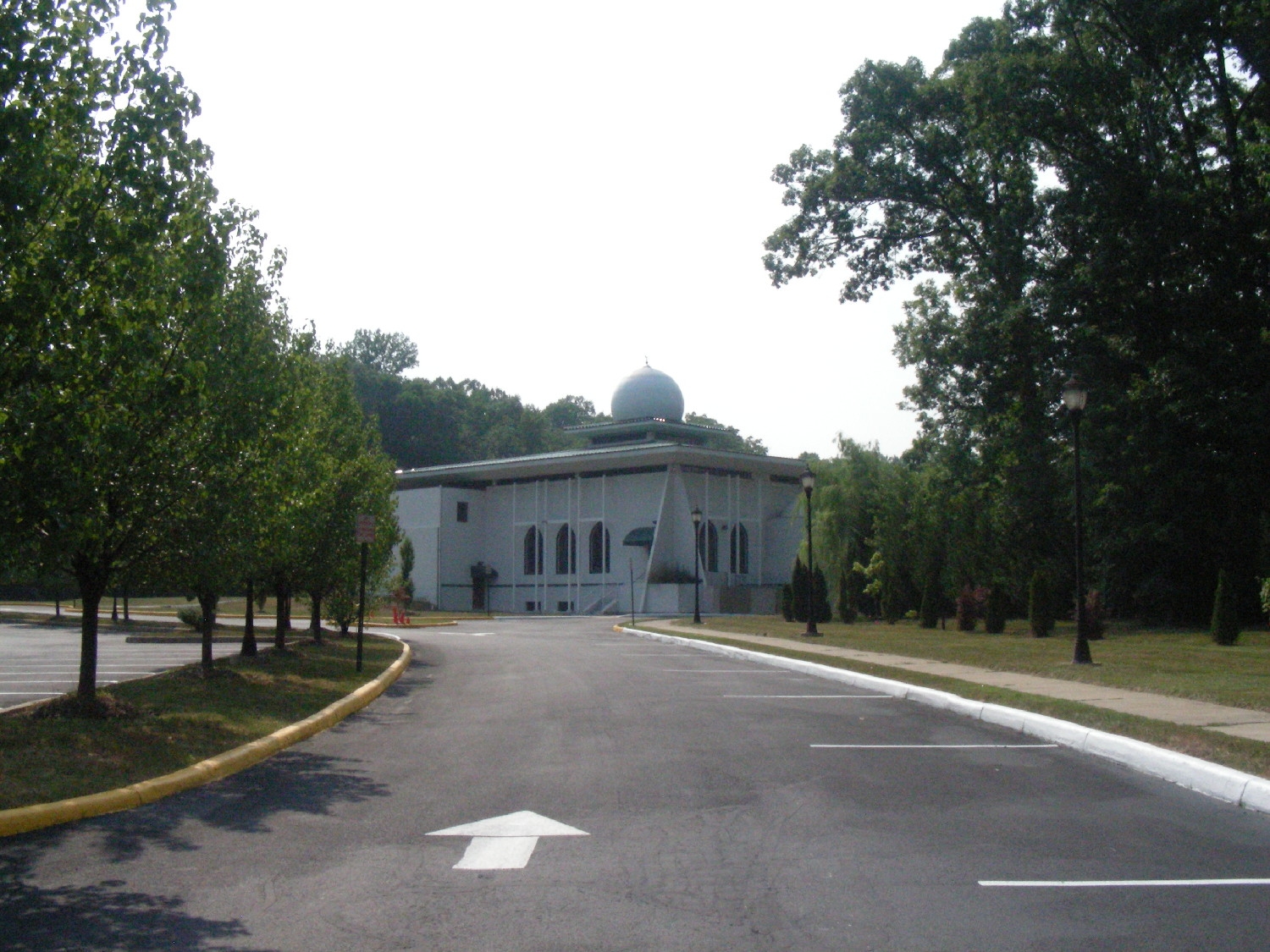 Approach to the mosque from the driveway leading from Shirley Gate Road