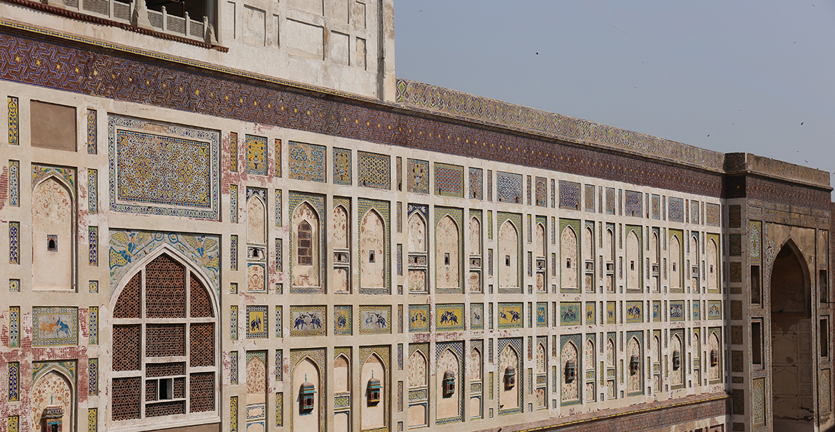 Picture Wall Conservation - Decorative features of Picture Wall western fa<span style="font-weight: bold; color: rgb(106, 106, 106); font-family: arial, sans-serif;">ç</span>ade showing restored fresco work, glazed tile mosaics and filigree work