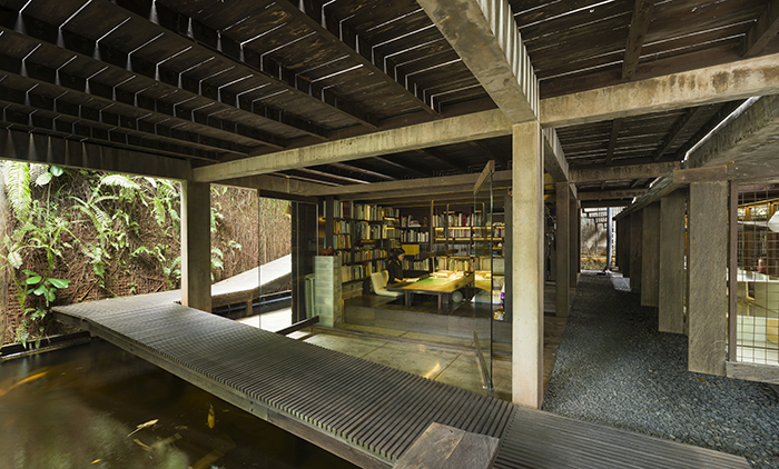 AM Residence  - Library