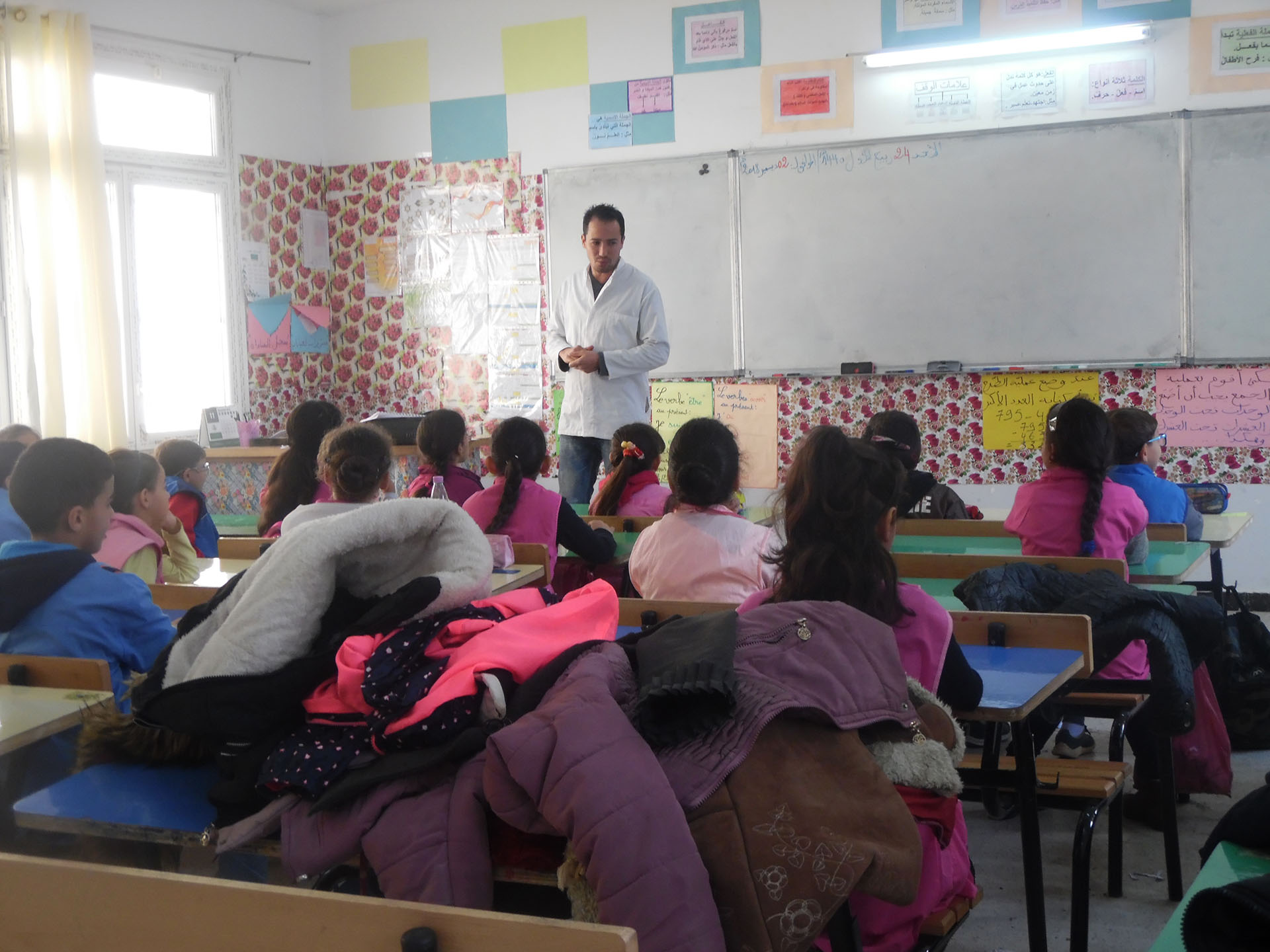 <p>Classroom during a course. The success of the project led to the construction of thirteen similar schools in Oran and Algiers.</p>
