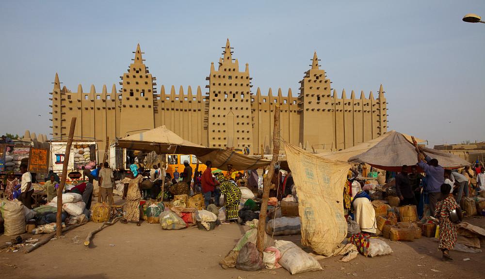 East facade of the Great Mosque of Djenne, Monday market