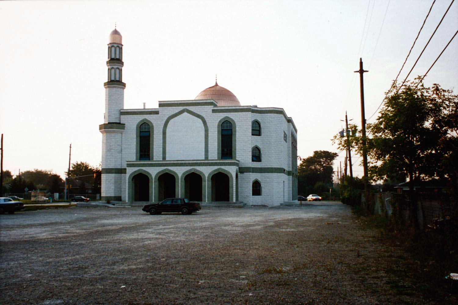 View of the northern facade, the entrance to the new section of the mosque, seen from the parking lot