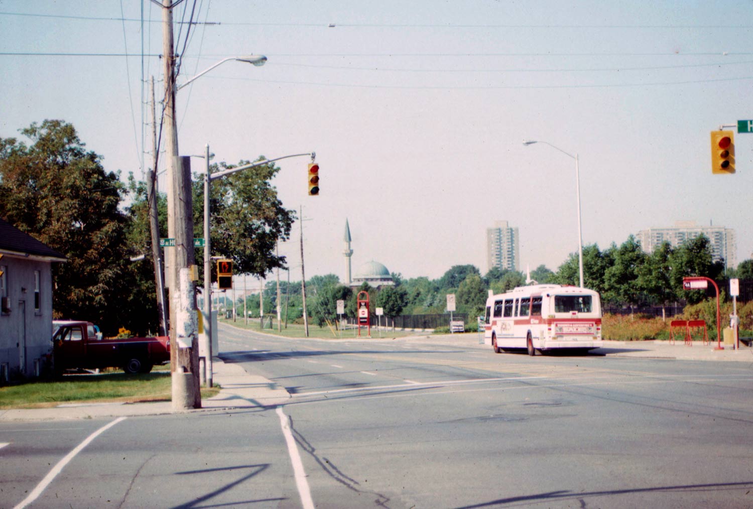 Ottawa Mosque - Distant view of the mosque, showing approach from the east on Scott St.