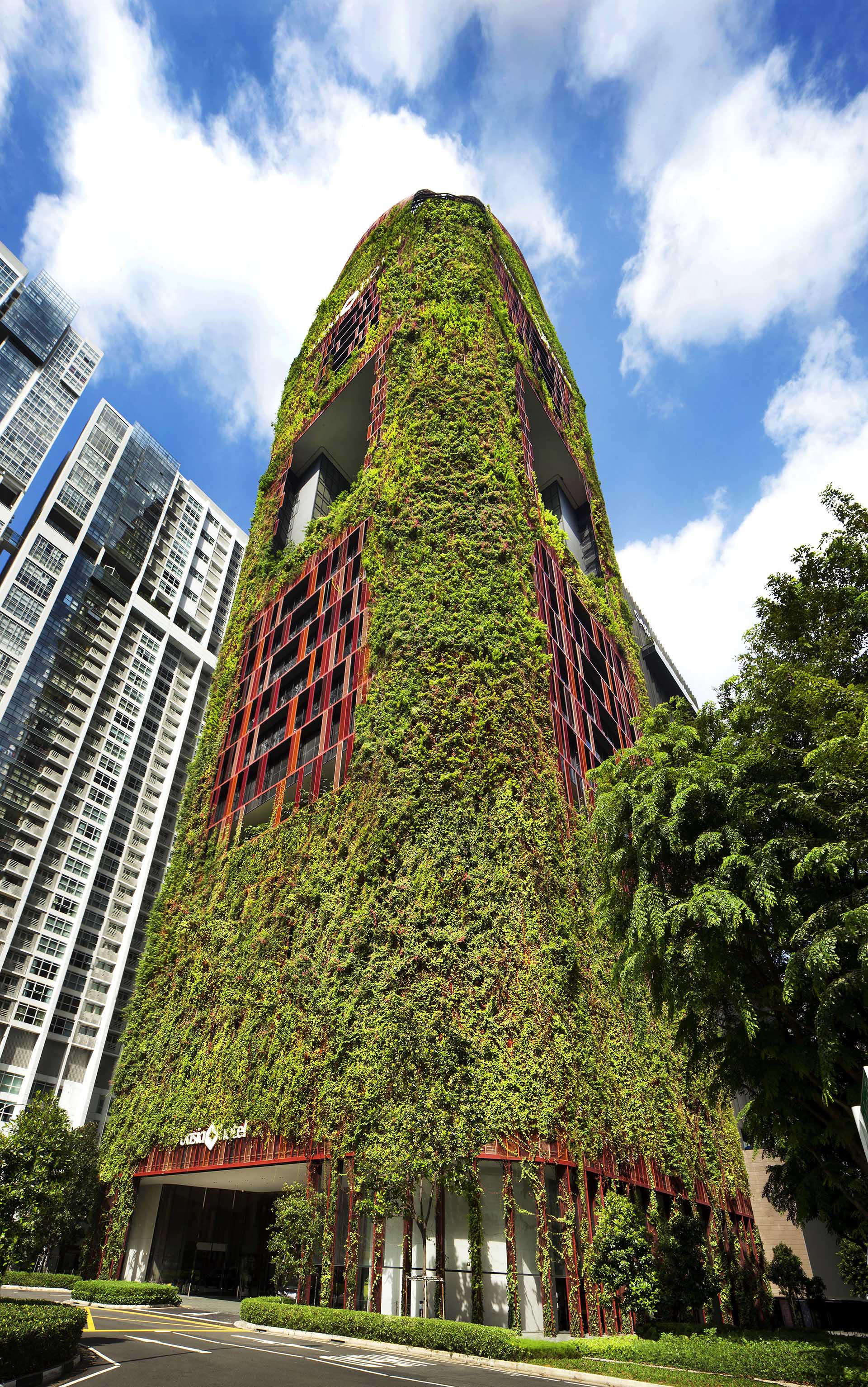 <p>The tower is wrapped with a living facade that is porous, breathable, soft and alive, providing relief not only the user, but also for the surrounding buildings and occupants.</p>