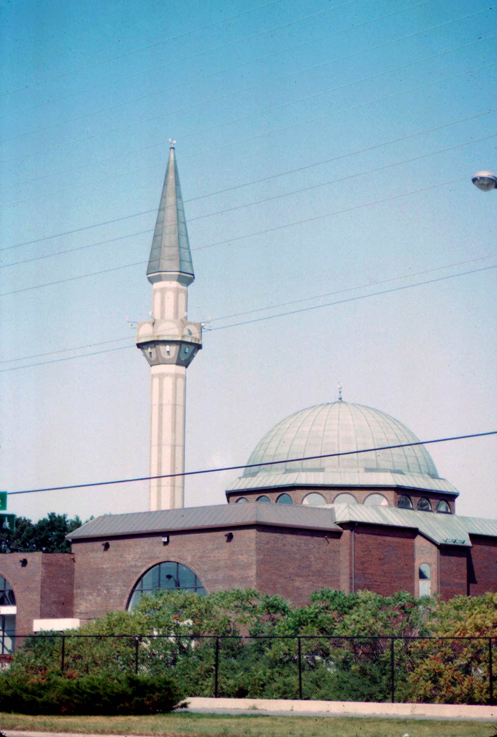 Ottawa Mosque - View from the southeast, with the dome and minaret