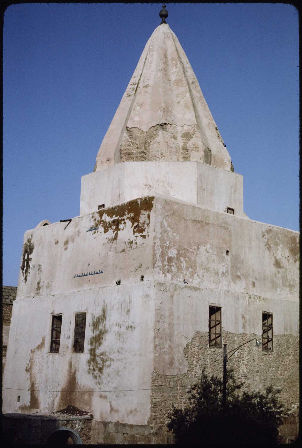 Exterior view of Mashhad al-Imam 'Awn al-Din. 