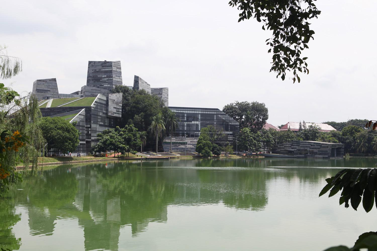 Central Library University - The circular grass - covered Earth mound view from main campus street