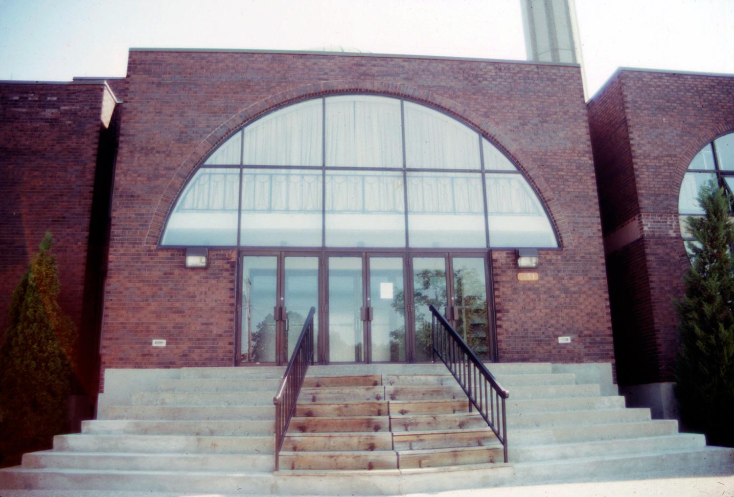 Ottawa Mosque - Main entrance on the west side of the mosque