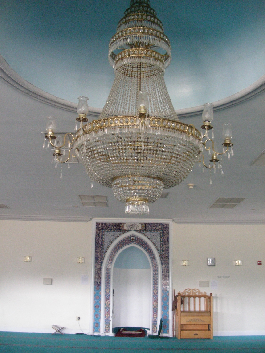 Prayer hall dome and chandelier, looking towards qibla wall