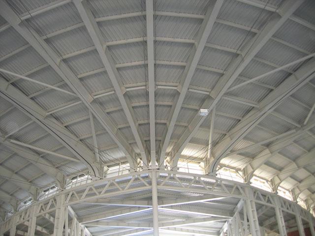 Eye-shaped opening internal edge roof detail