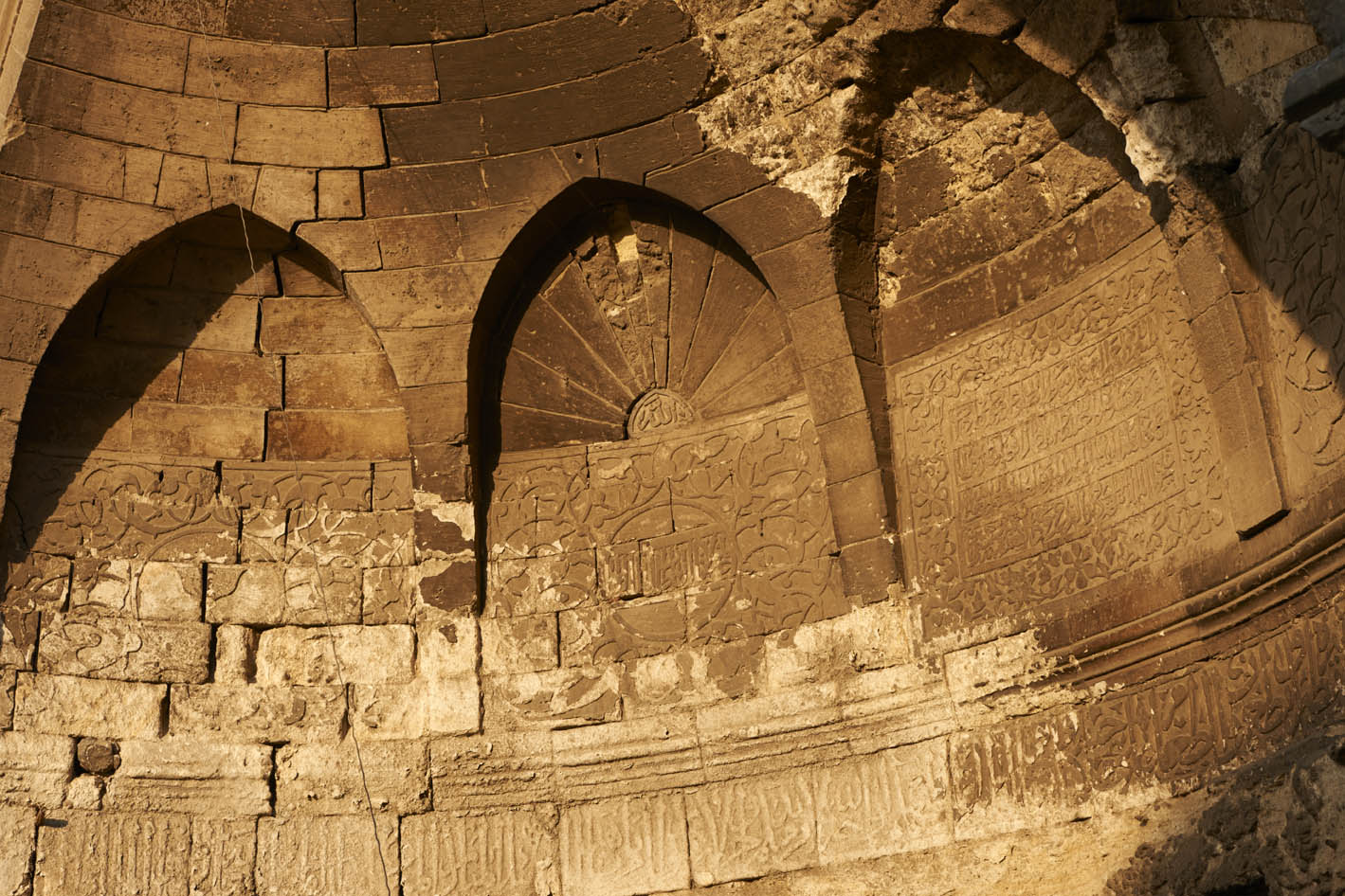 Detail of recesses and inscription band in semi-dome