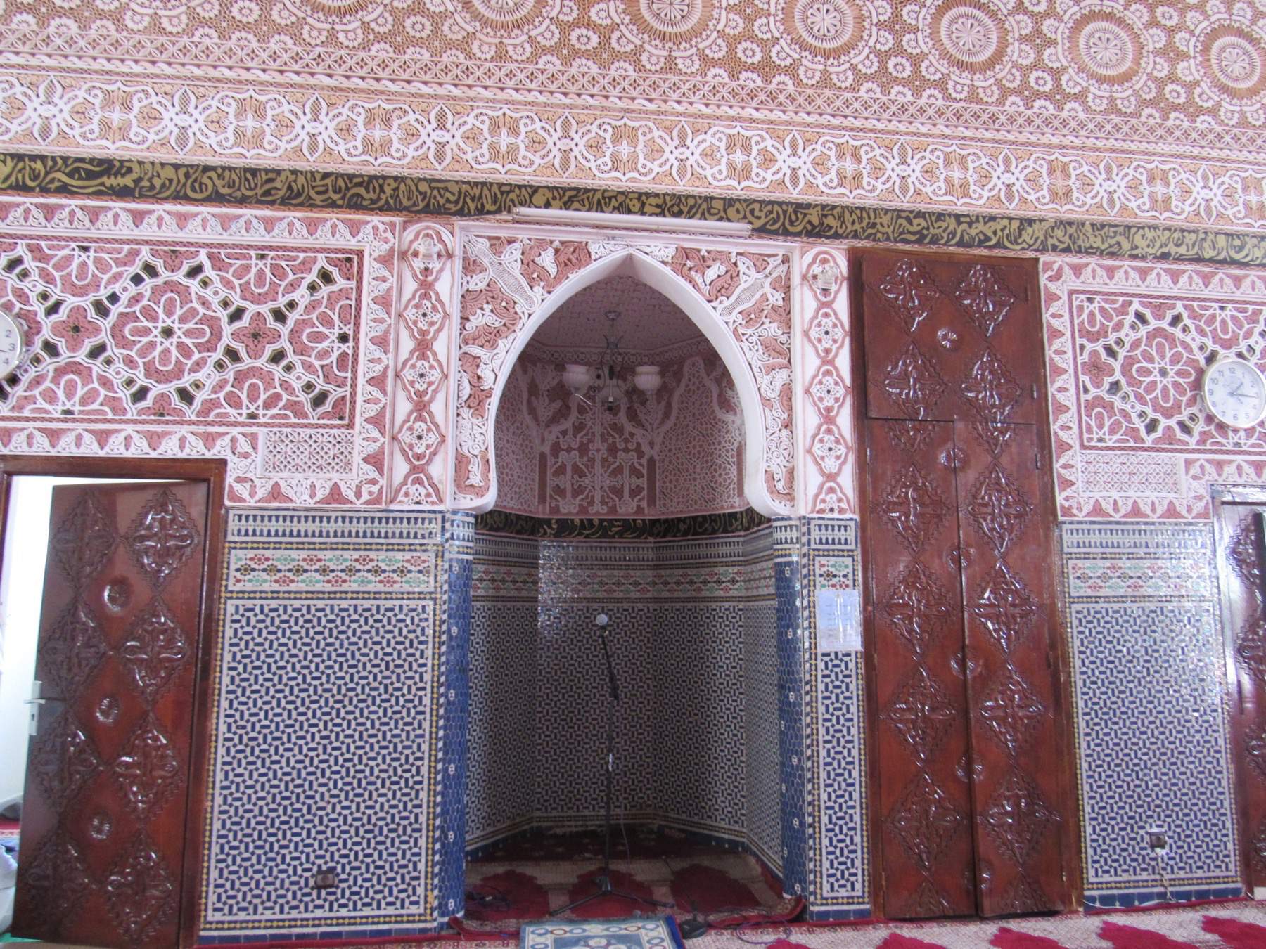 Interior view of Masjid al-Noor with qibla wall.