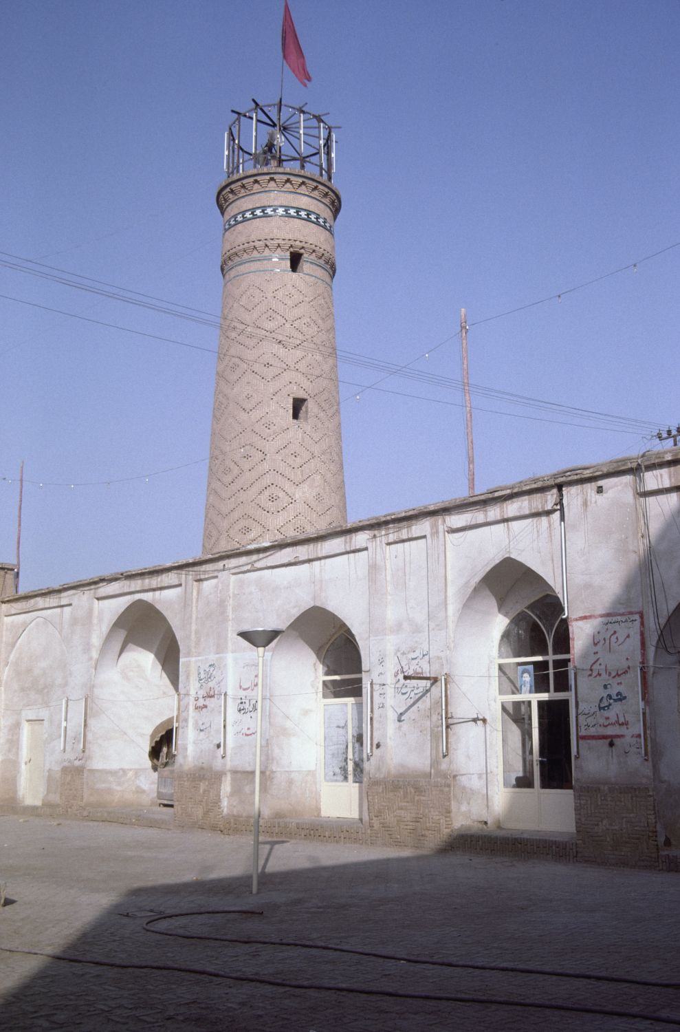 Masjid-i Jami' (Kashan) - View of minaret from courtyard.