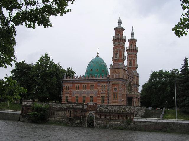 General view of the mosque from the east, showing its relationship to the river
