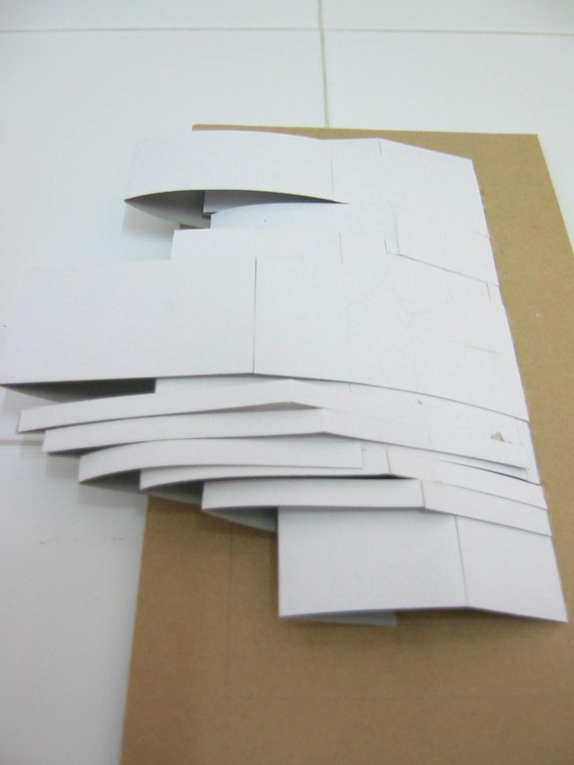 From sketches, to paper folding, to explore the possible spatial dynamics by dissecting a box.