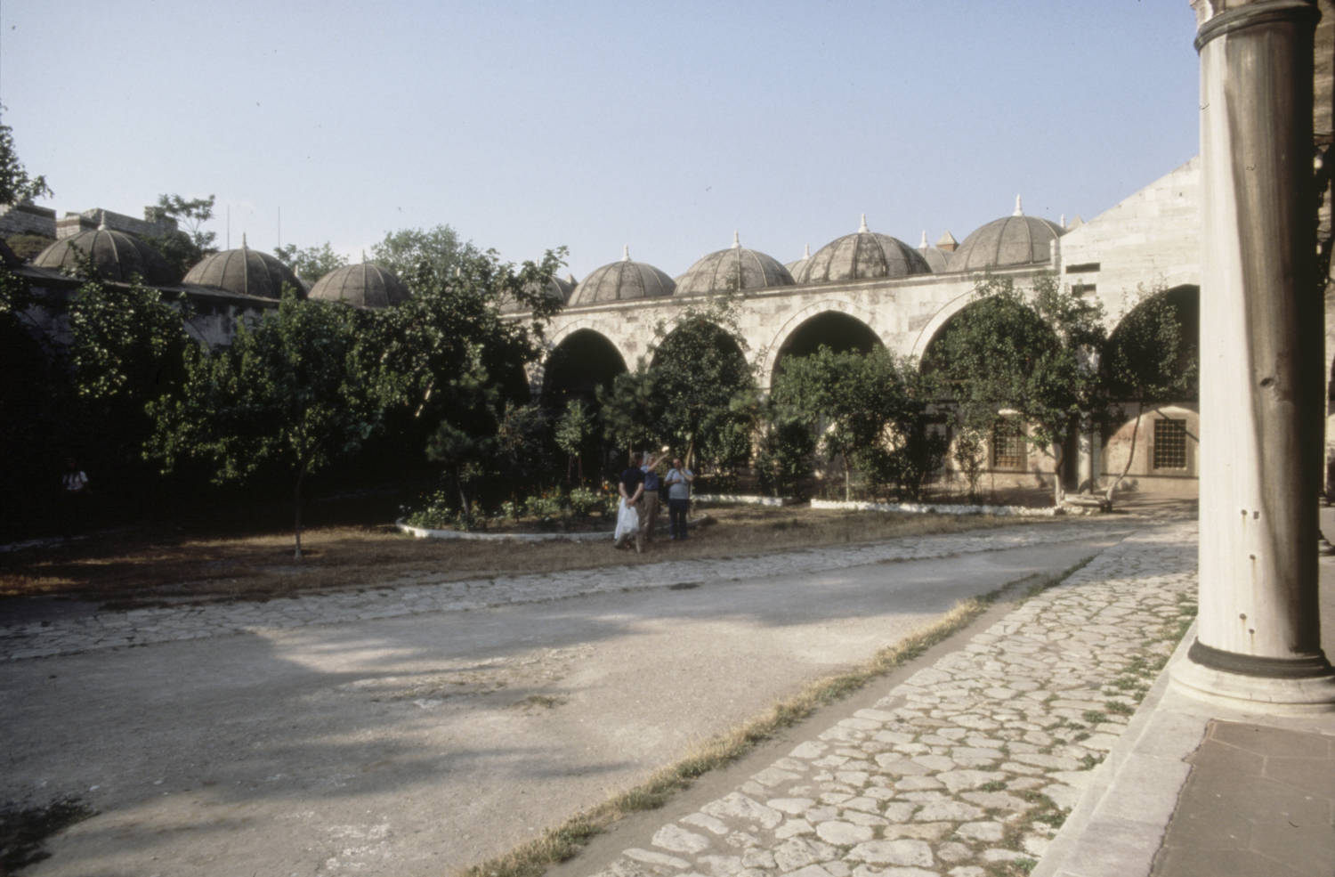 Mihrimah Sultan Külliyesi (Edirnekapı) - View within courtyard