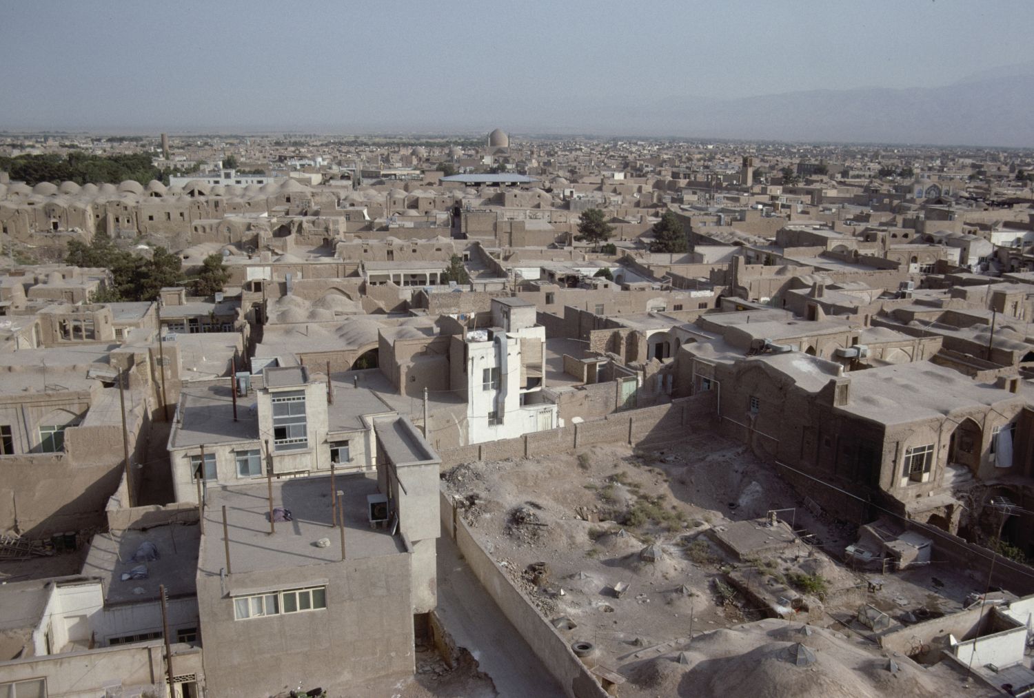 View over city facing east, taken from the minaret of the&nbsp;<a href="https://archnet.org/sites/1628" target="_blank" data-bypass="true">Great Mosque</a>.