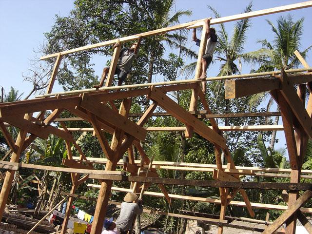 Upper wood truss construction