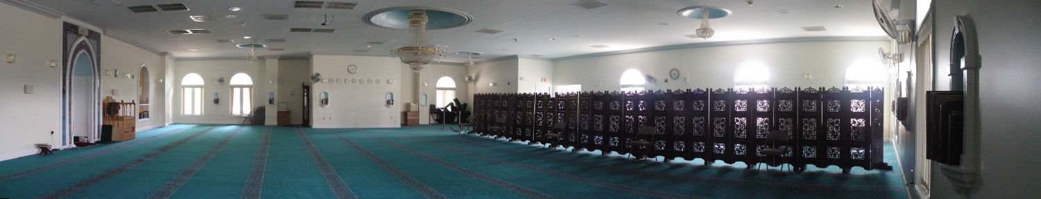 Panoramic view of the prayer hall, with the qibla wall at the left and the screen separating the women's area at the right