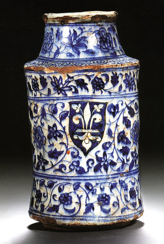 Albarello (Syria); ceramic fritware, underglaze painted in blue and black (15th century)