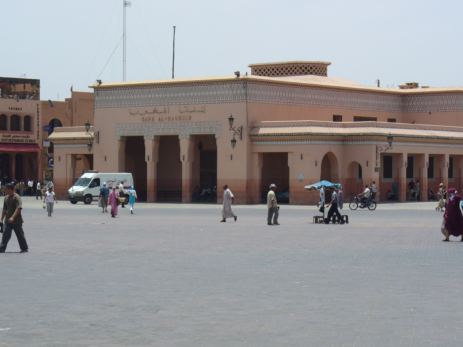 Bank al-Maghreb in the square