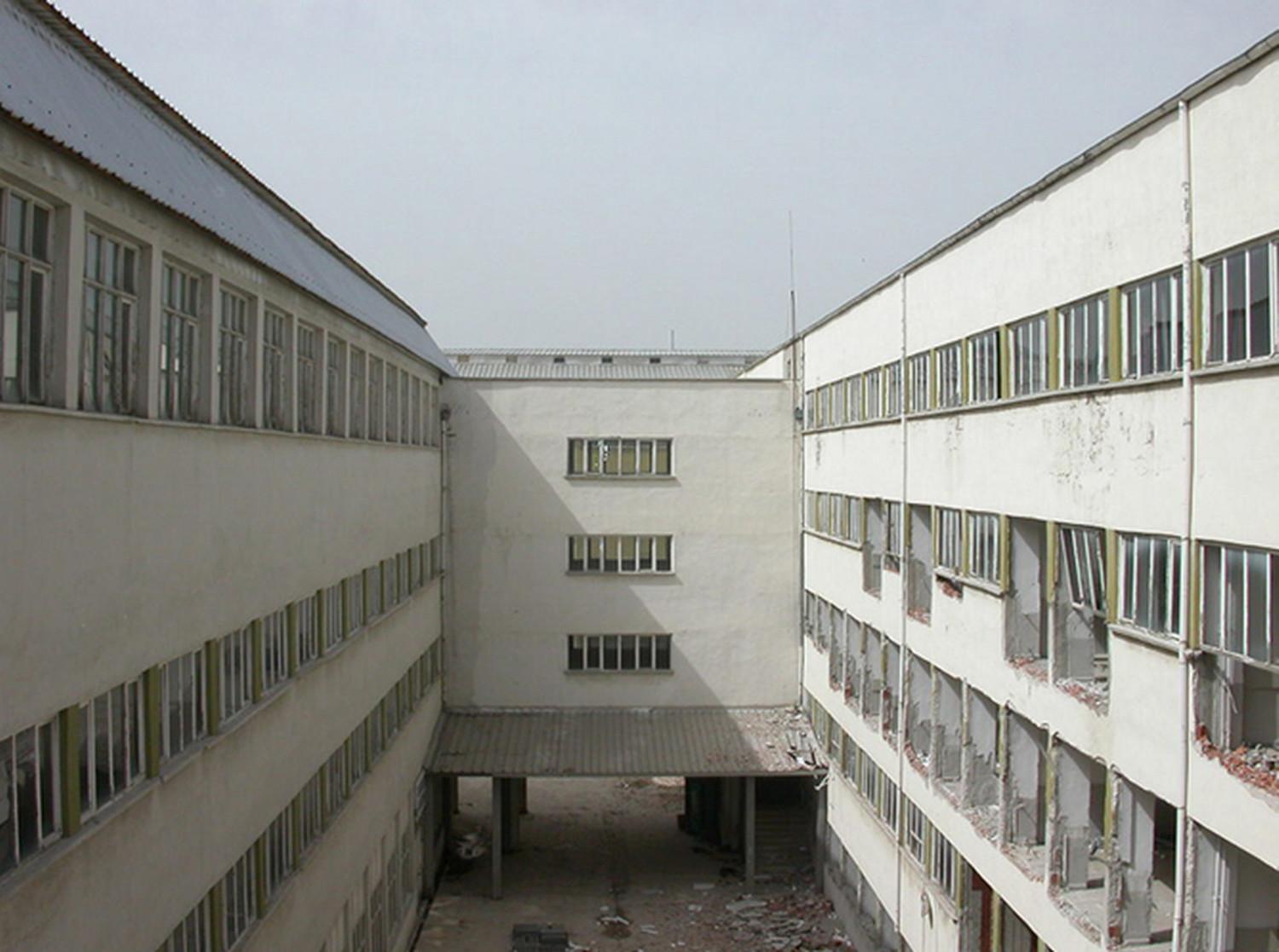 Old view of the courtyard, University building