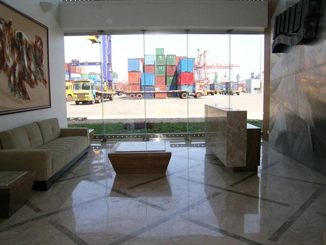 Visual connection with container terminal from all internal spaces-reception area