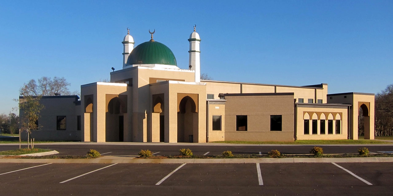 Islamic Center of Murfreesboro - Front of masjid building, looking to entrance