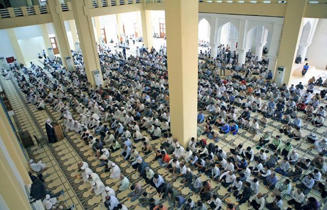 Interior space of the Grand Mosque during the prayer of Fitr