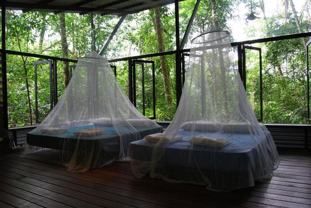 Floating mosquito-net bed