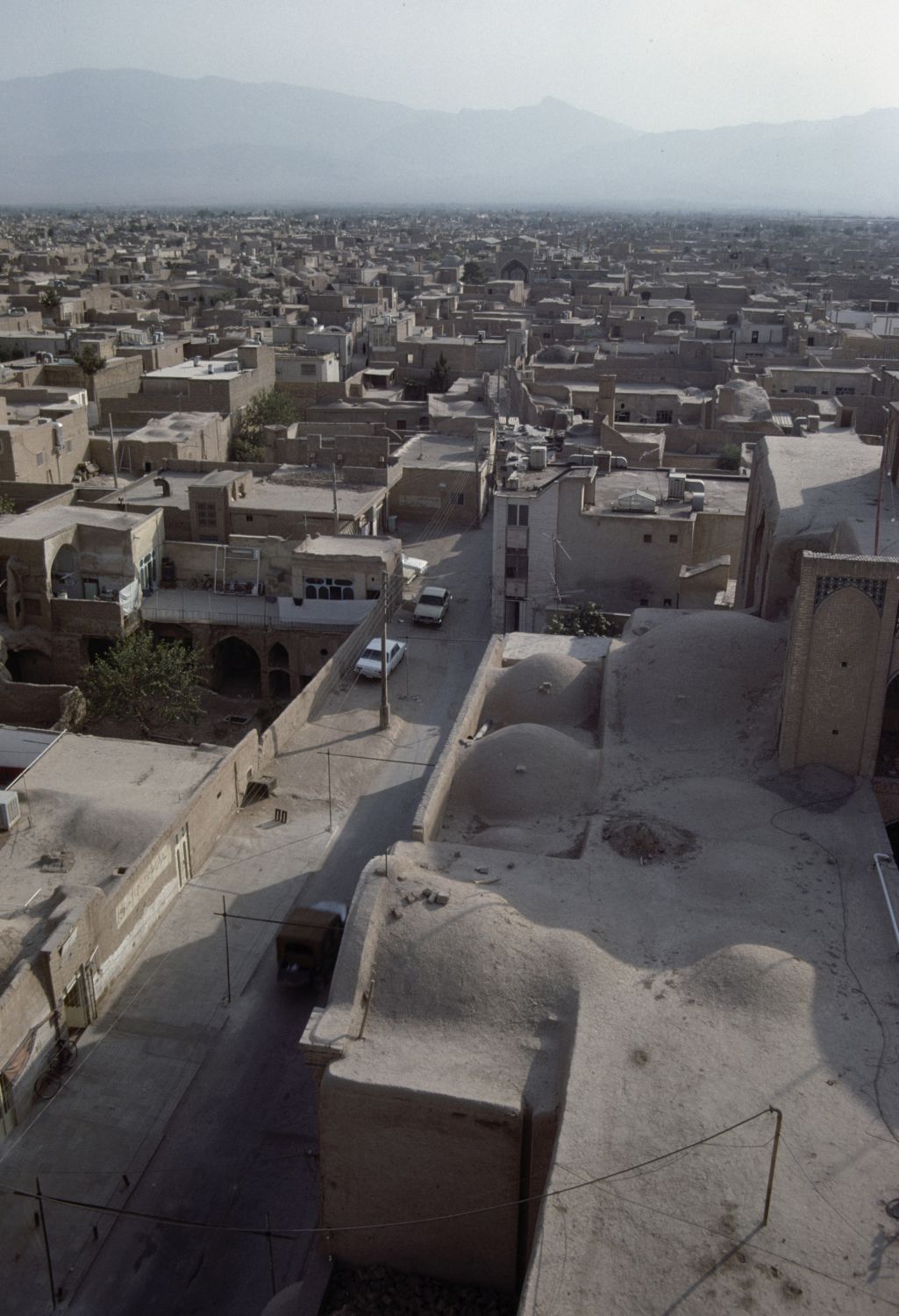 View over city facing south, taken from the minaret of the&nbsp;<a href="https://archnet.org/sites/1628" target="_blank" data-bypass="true">Great Mosque</a>.