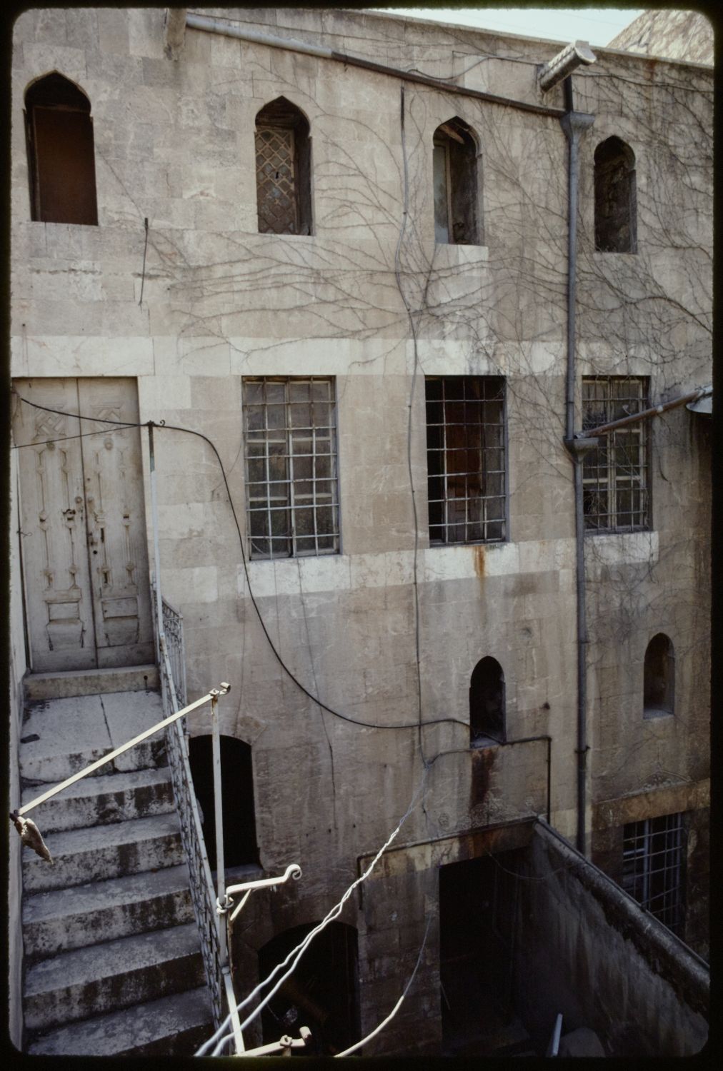 Bayt Kibba - View of a courtyard facade.