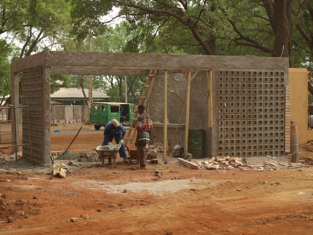 Secondary gate under construction