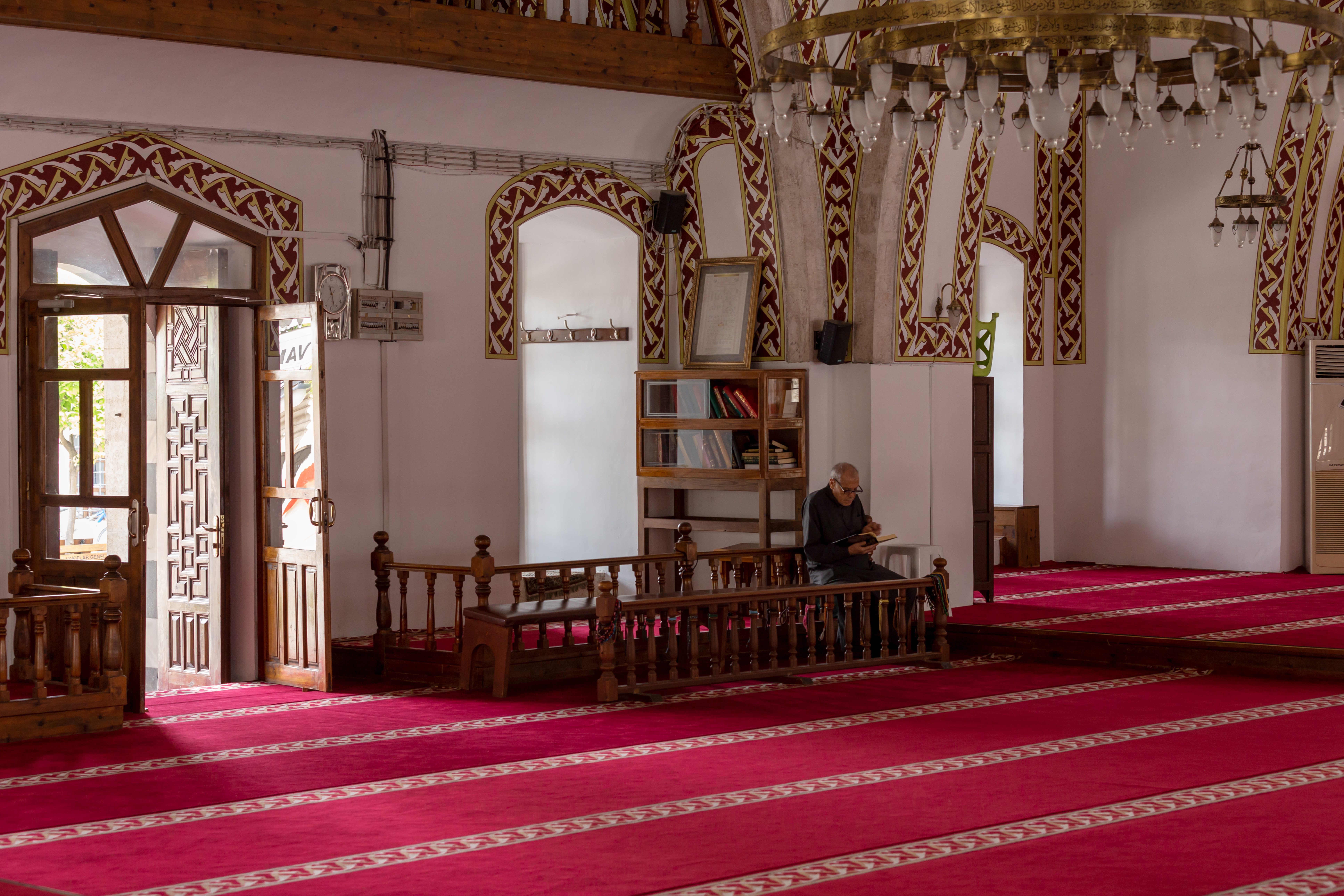 <p>Interior view of the prayer call</p>