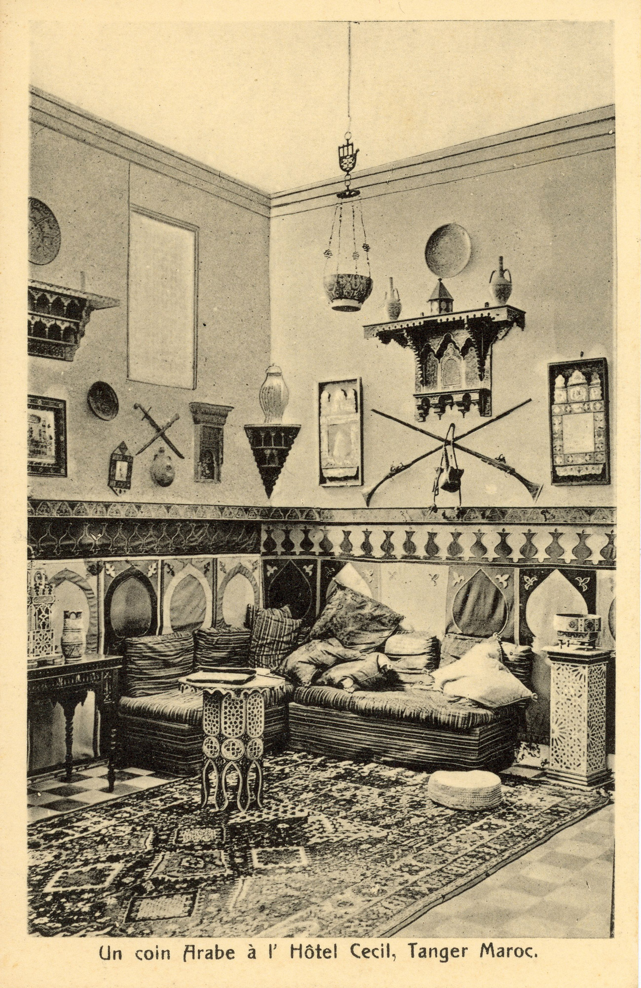 <p>Interior view of an Arab salon</p>