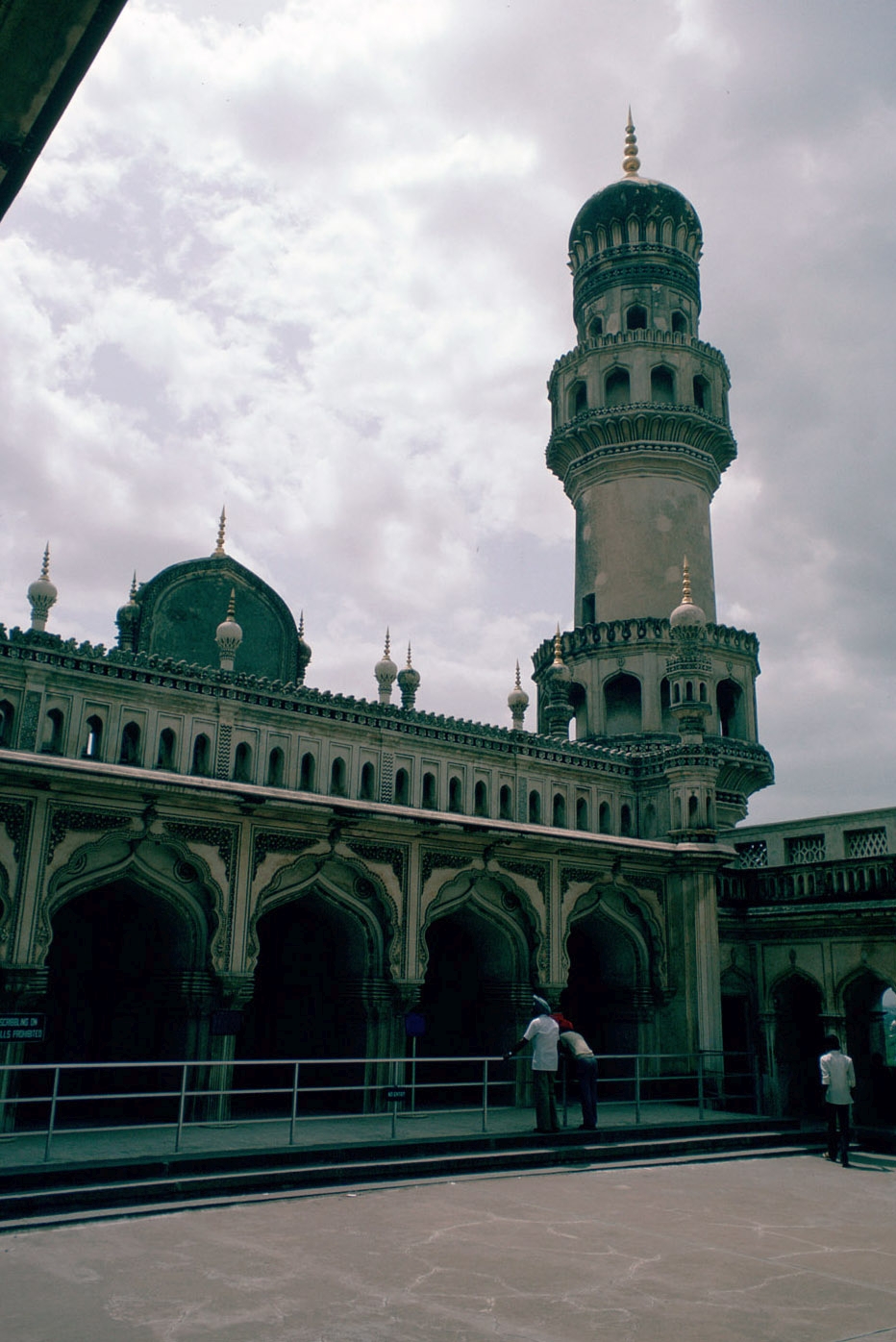 Char Minar - General view of the mosque on the upper level