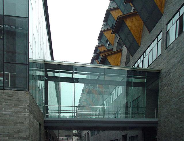 Bridge between academic building and museum 2
