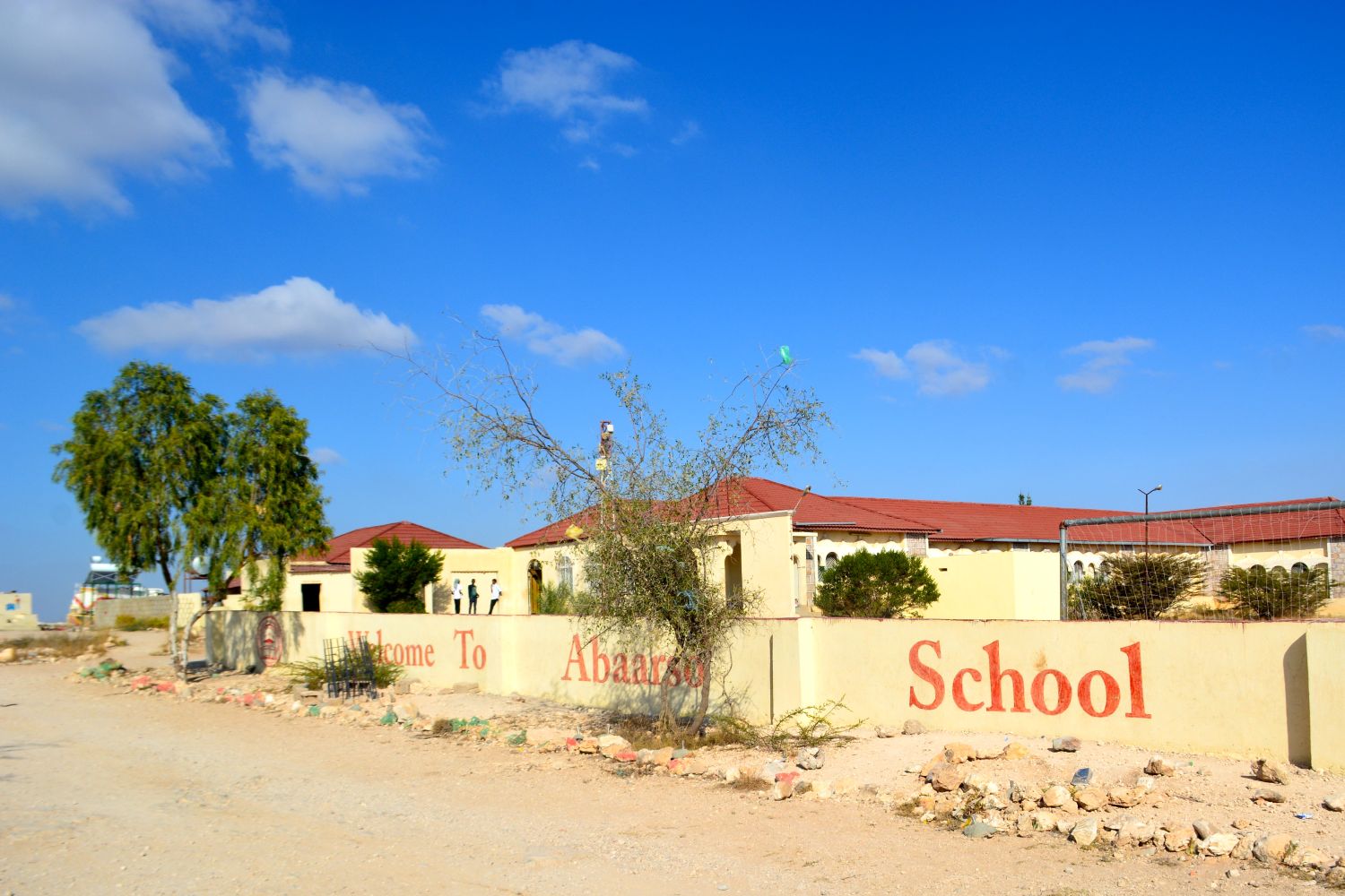 View of a wall with the words "Welcome to Abaarso School"
