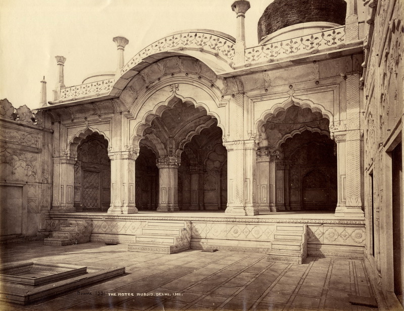 19th century image of the courtyard of the mosque