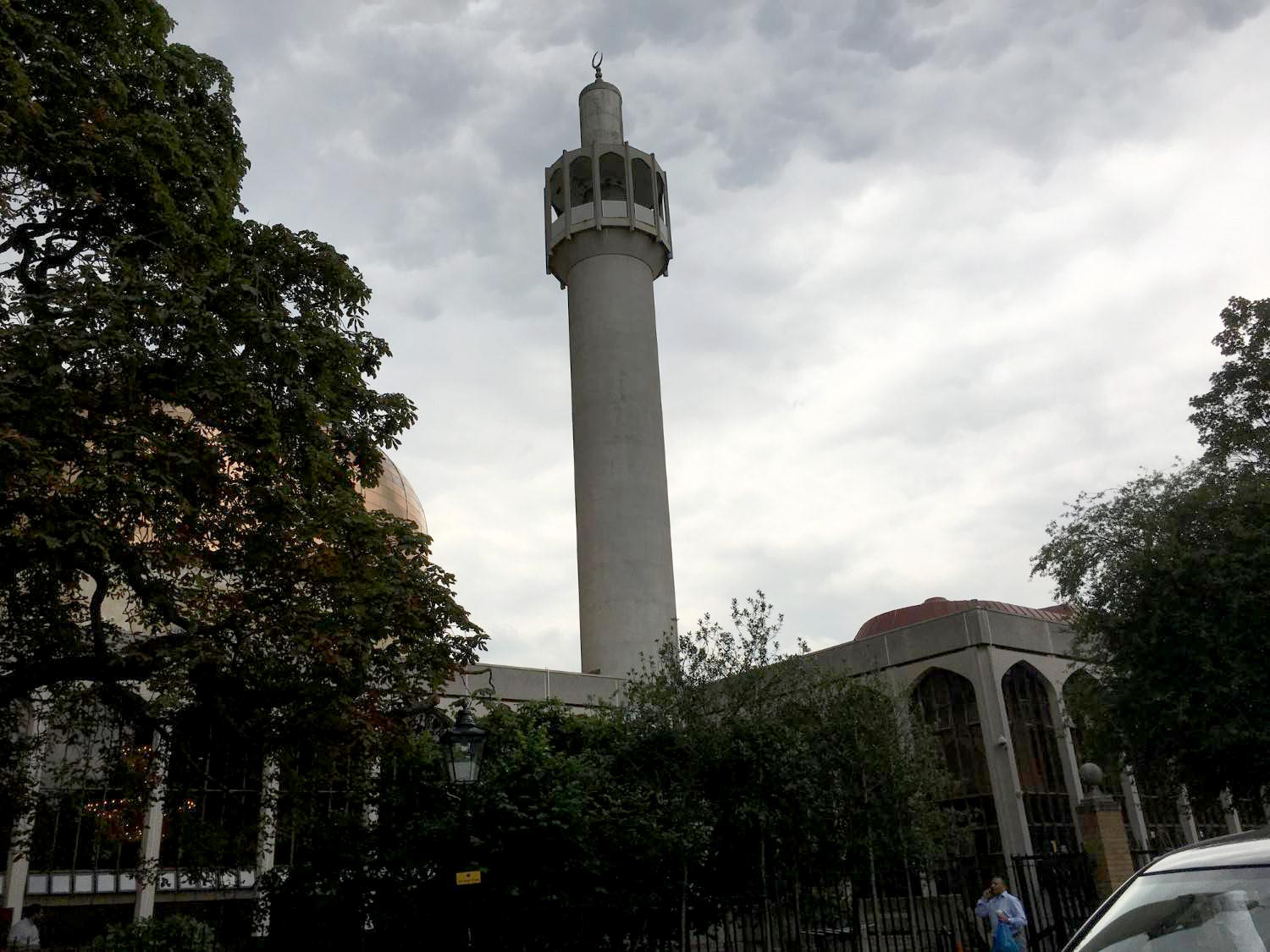 Upward view of the minaret from the street