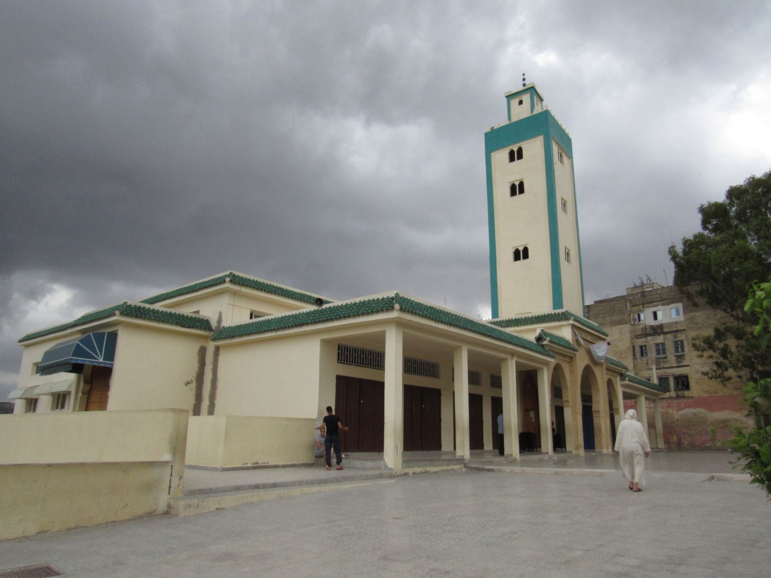 Masjid al-Ansar - Exterior view toward the minaret and entrance portico