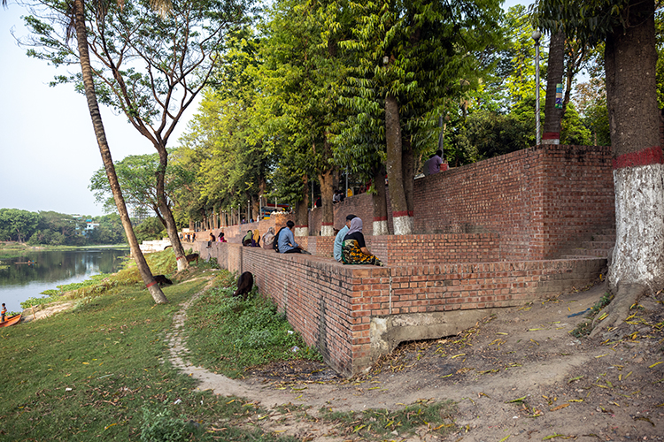 <p>The ghat was built with brick and concrete by local masons. It was designed with respect for the local topography.&nbsp;</p>