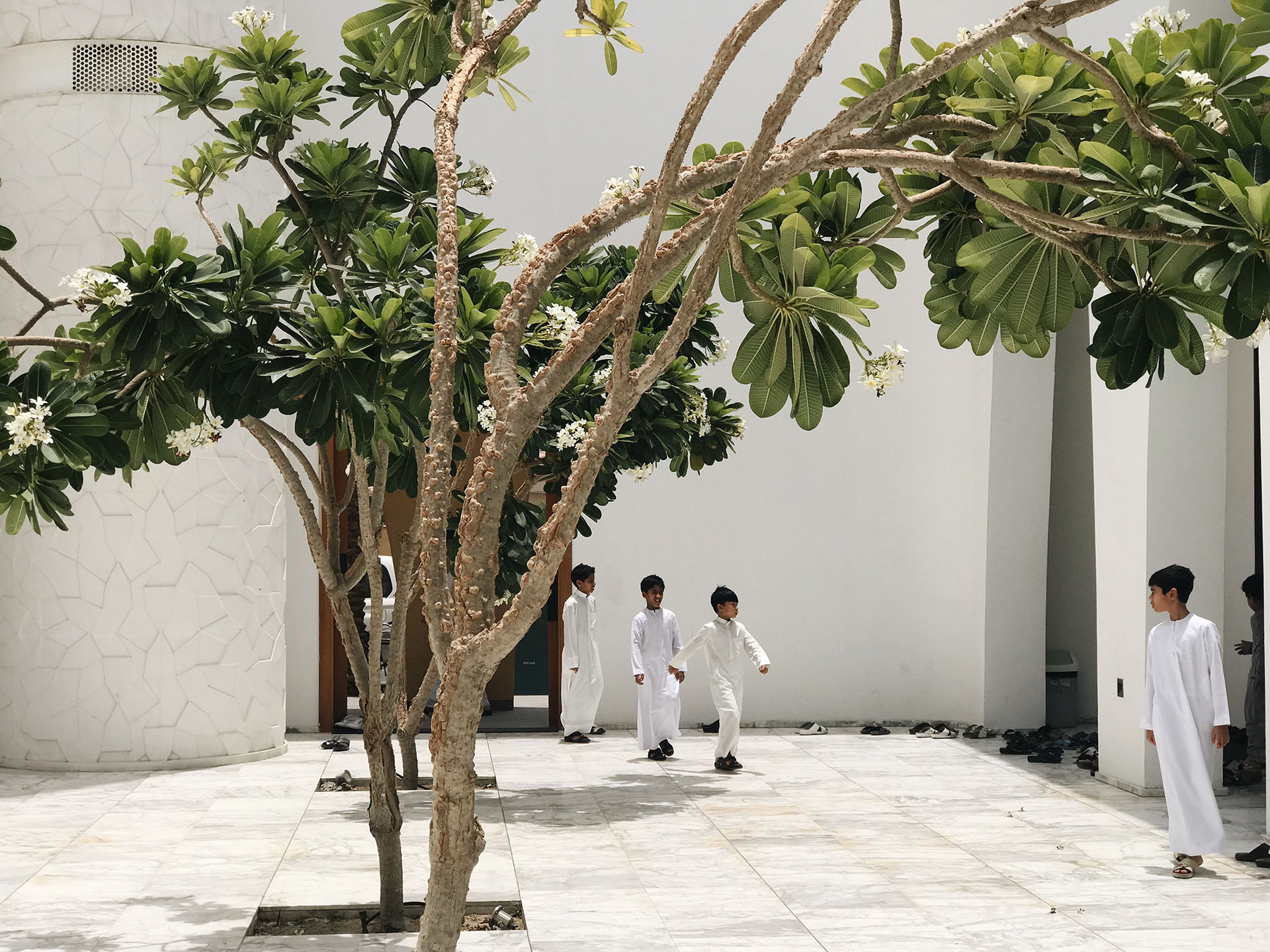 <p>Children arrive at the mosque, passing</p><p>through the courtyard.</p>