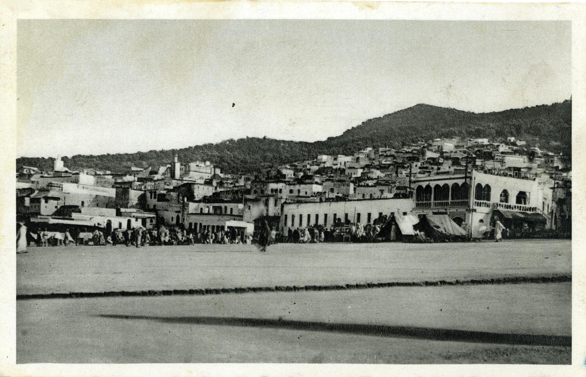  Ouezzane - General view with the Place du Marché