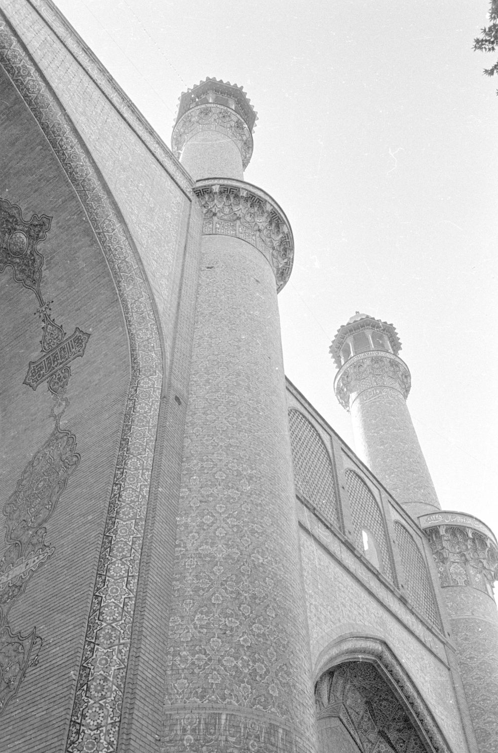 Qibla iwan (southwest iwan): view from base of engaged minaret tower looking upward.