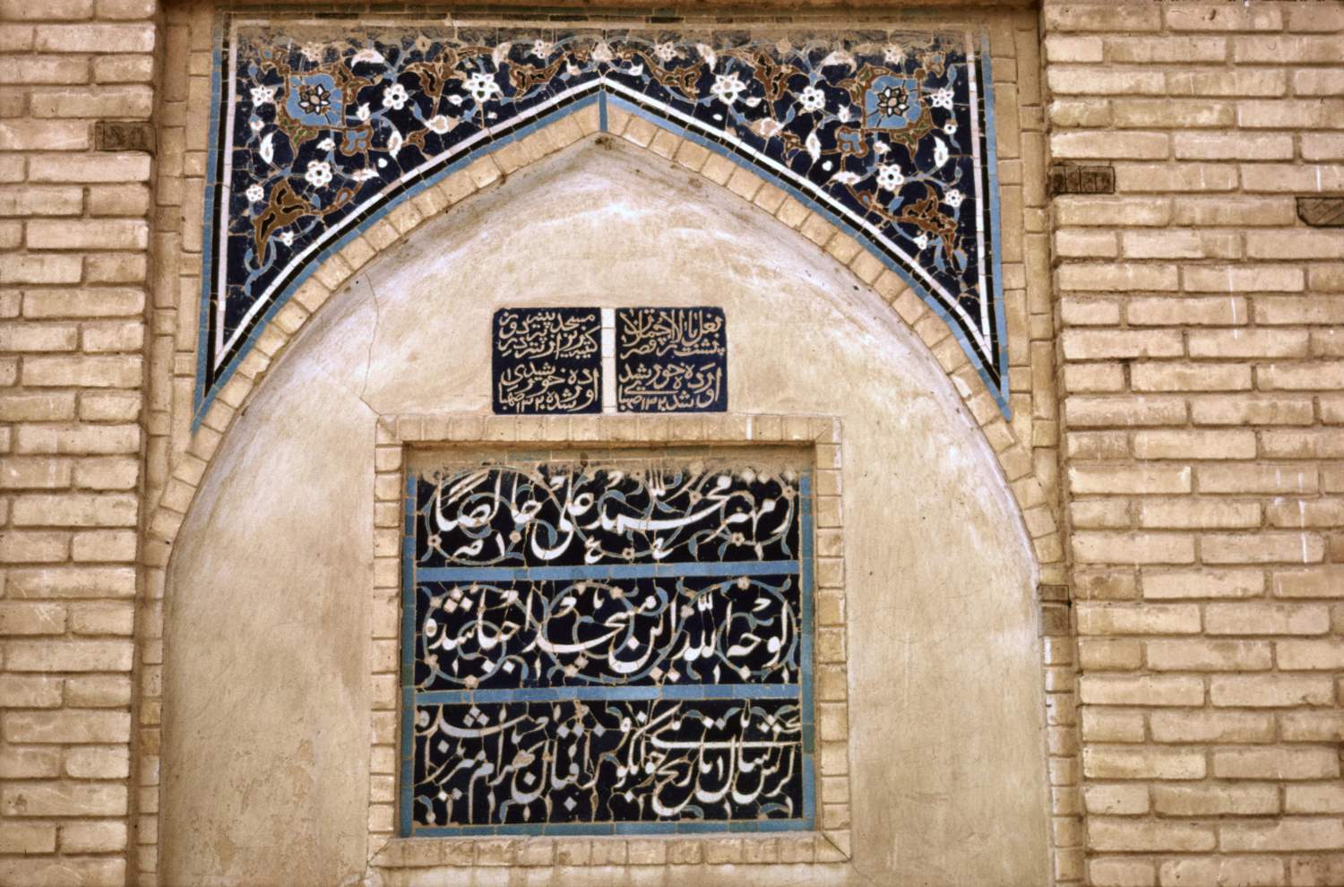 View of tile mosaic spandrel and inscription in nasta'liq script.